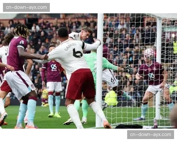 赛前最后一练，巴黎圣日耳曼重点演练定位球攻防战术